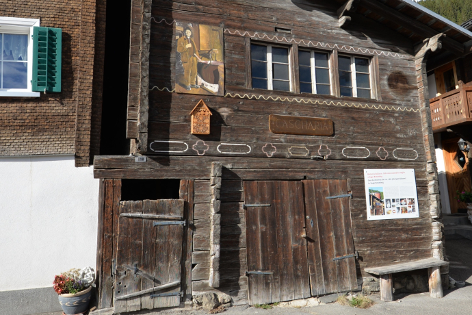 Aussenansicht der alten Käserei in Sogn Benedetg Aussenansicht der alten Käserei in Sogn Benedetg
