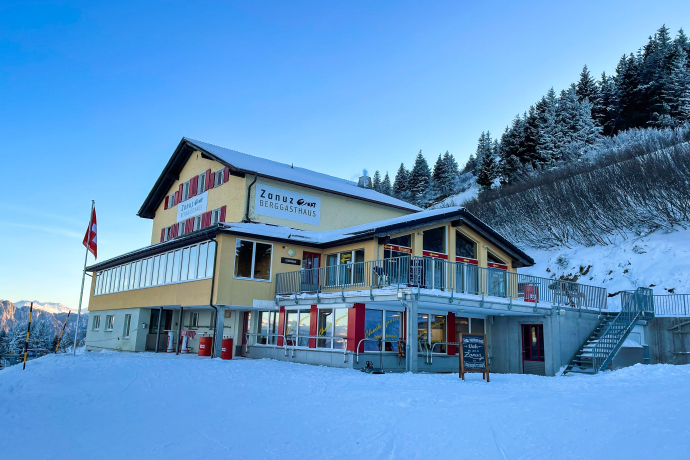 Berggasthaus Zanuz Berggasthaus Zanuz