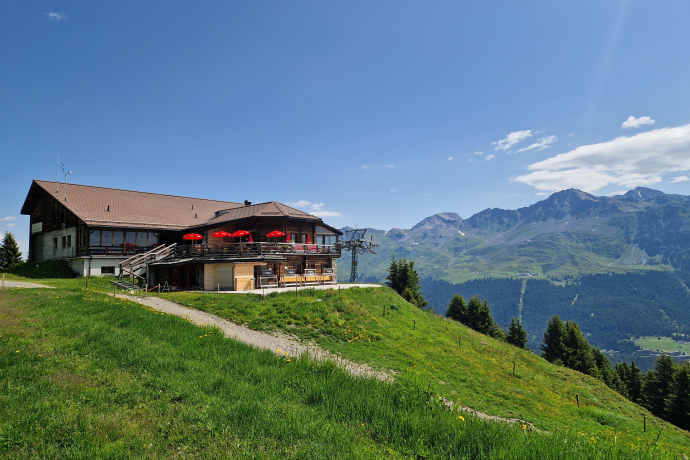 Alp Nova im Sommer von aussen Alp Nova im Sommer von aussen