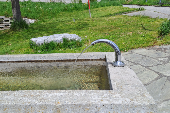 Fontana d'acqua via vitg sura angolo flims dorf (oua_79182170_image) Fontana d'acqua via vitg sura angolo flims dorf (oua_79182170_image)