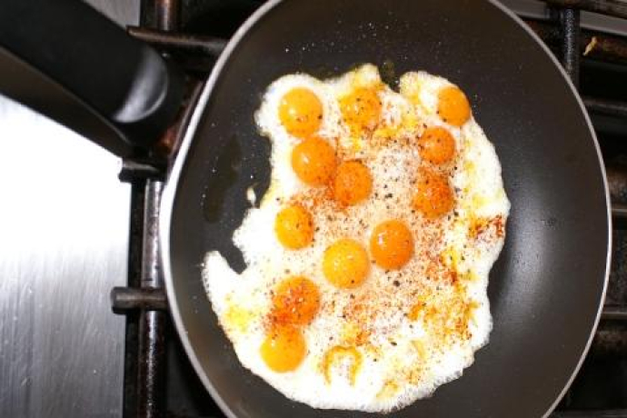 La preparazione del cibo al rifugio richiede energia.