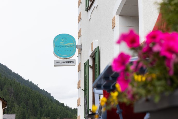 Lange Rennradtour von Arosa über Albulapass und Julierpass nach Savognin, vorbei an Samedan (Samaden), Celerina/Schlarigna und Sankt Moritz (oua_91121477_image) Lange Rennradtour von Arosa über Albulapass und Julierpass nach Savognin, vorbei an Samedan (Samaden), Celerina/Schlarigna und Sankt Moritz (oua_91121477_image)